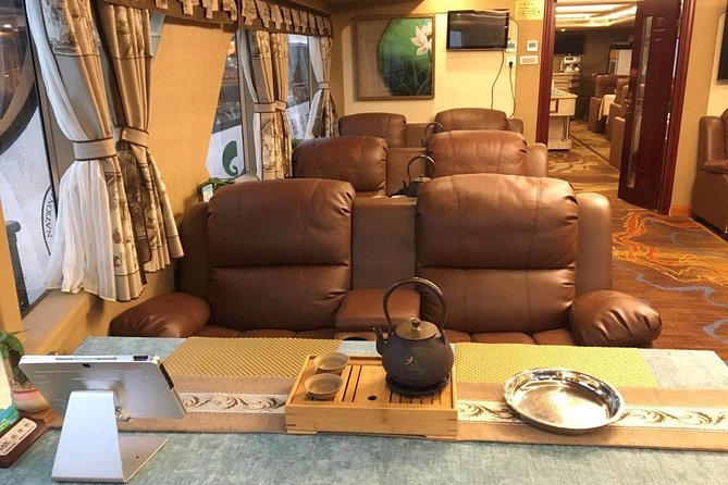 1 Day Relaxing Li River Cruise Private Tour with the 4 Star Luxury Boat VIP Room - What the VIP room changes