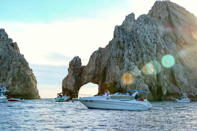 1 Hour Cabo Highlights on a 33ft Luxury Yacht - Lover’s Beach and the famous Arch