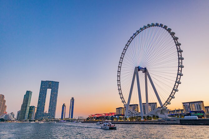 1 HR - Dubai Marina Luxury Yacht Tour - Shared yacht or private-feeling outing?