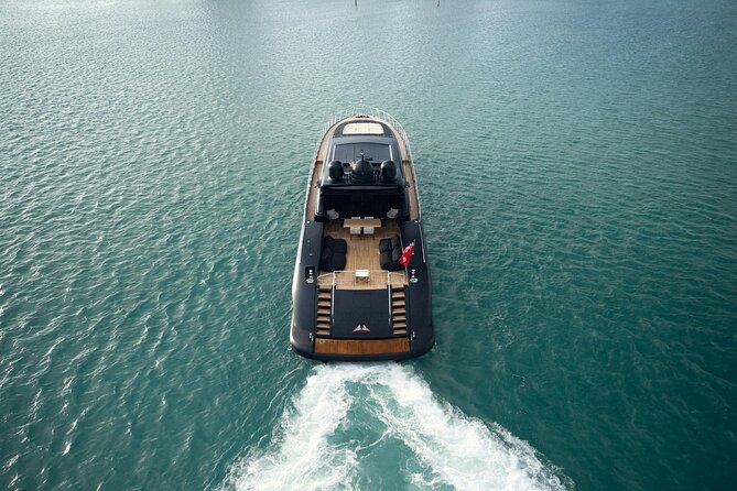 108 ft Neoprene Overmarine Yacht - The crew and the service style