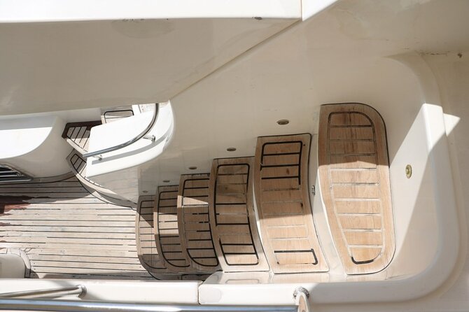 2-Hour Private Yacht 50ft Tour Around Burj Al-Arab - Why the private format matters