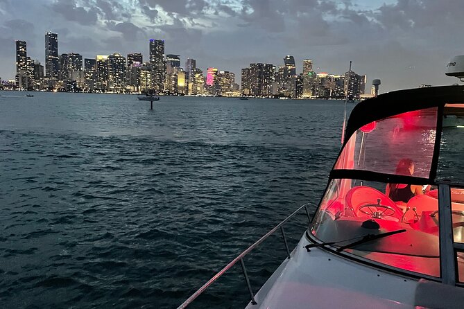 2 Hour Serenity and Scenery Yacht Cruise Miami - Miami Arena and the residential islands