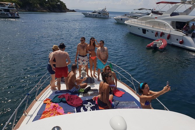 2 - Hours Bosphorus Yacht Cruise - Dolmabahçe Palace and the European waterfront