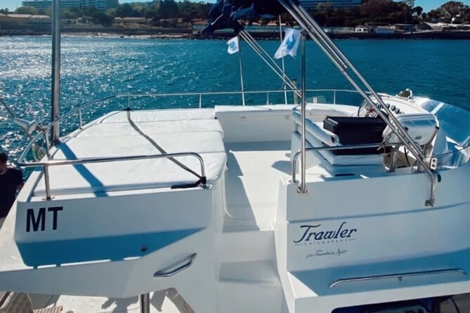 2H Lisbon Private Luxury Catamaran Tour with Welcome Drink - Praça do Comércio and the grand central view