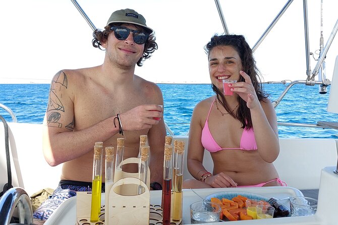 3 Hours Yacht Sailing Activity in Cabo Verde, Santa Maria - Tuna tartare, fruit, biscuits, and drinks