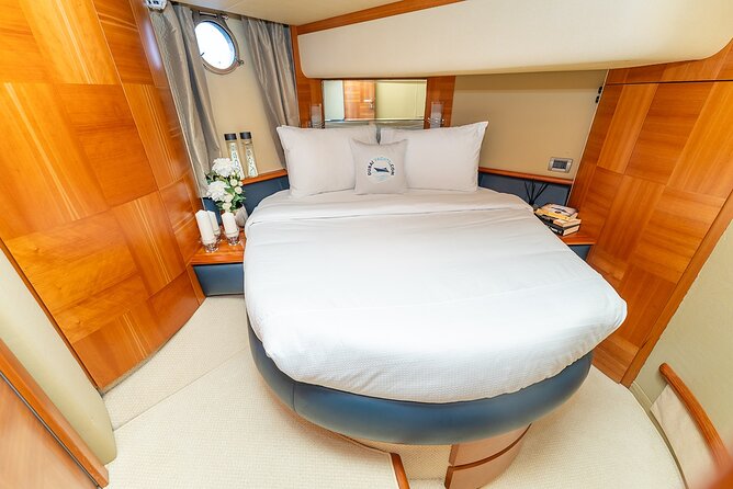 3hr Yacht- Palm Jumeirah with FREE Snacks and 30 Min Seabob - BBQ, snacks, and what is actually included