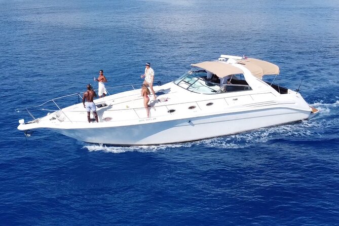 4 hours - Private 48ft Yacht all inclusive in Tulum and Playa del Carmen - Food prepared onboard and a full drinks menu