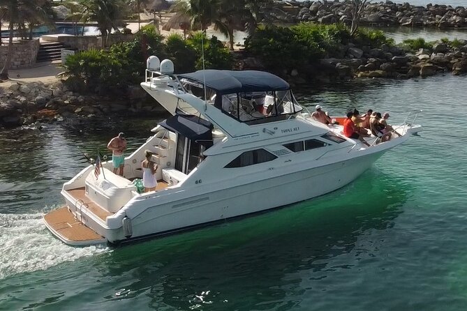 4 hours snorkel & beach tour - Private Yacht 47 ft - Lunch, drinks, and the social side