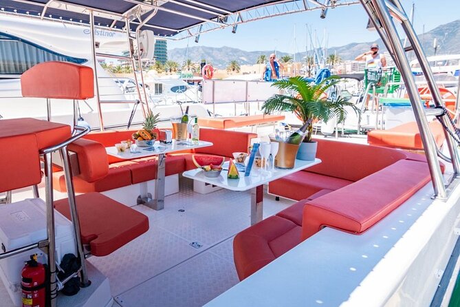 4 or 2 Hour Private Luxury Boat Rental in Fuengirola - What the crew adds to the experience