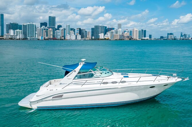 40' Miami Yacht Rental up to 13 Persons - What a 40-foot private yacht feels like