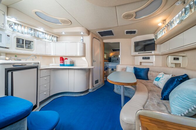 40' Miami Yacht Rental up to 13 Persons - The onboard extras that make the difference