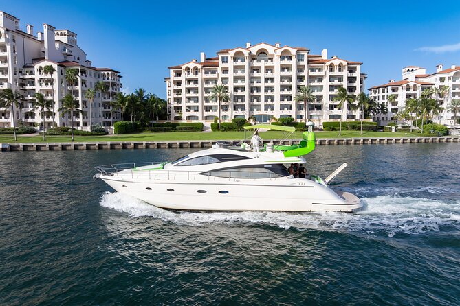 47ft + FREE HOUR | Miami Yacht Rental | 3 to 6 Hours | 13 People - Key points at a glance