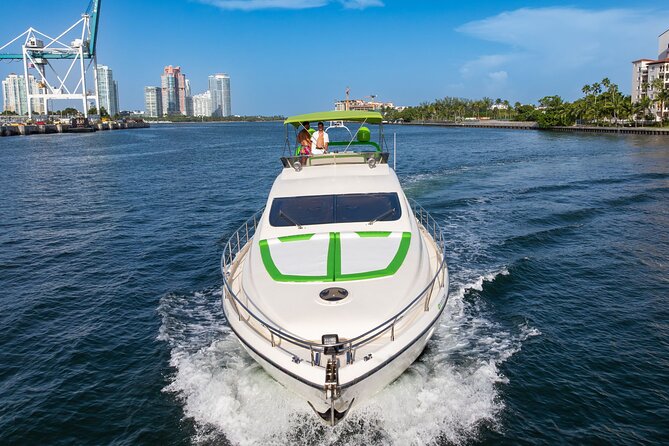 47ft + FREE HOUR | Miami Yacht Rental | 3 to 6 Hours | 13 People - What the Brickell route gives you