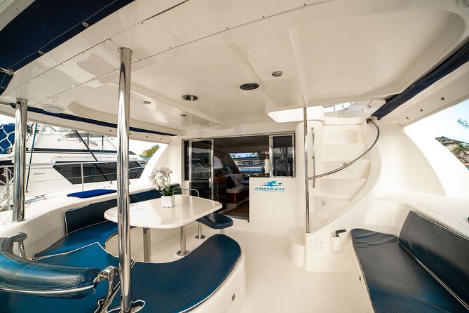 4hr Private Luxury Yacht with Snorkeling, DJ, Bar, Food - A four-hour cruise built around the party