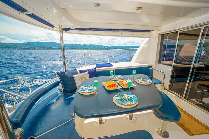 4hr Private Luxury Yacht with Snorkeling, DJ, Bar, Food - The premium bar and onboard mixologist