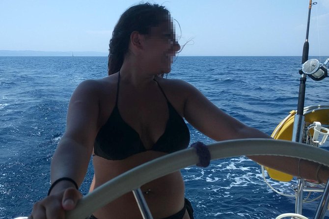 5 hours from Kassandra: W Sithonia Coves & Islands Yacht Sailing - What the yacht includes for a half-day at sea