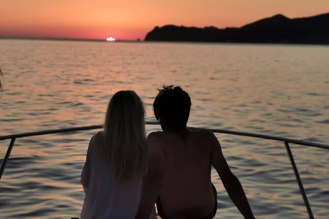 5 Hours Santorini Private Luxury Cruise with BBQ and Drinks - Crew service and the private feel