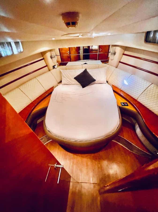 50 feet Private Luxury Yacht Tour In Dubai Marina - A private yacht for up to 15 people