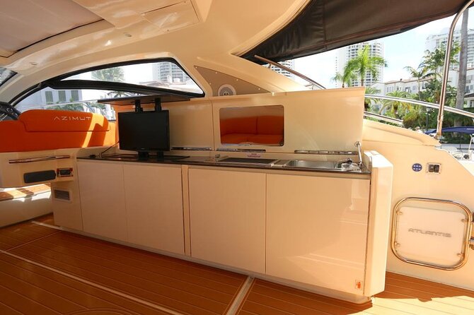 52' Azimut Yacht Charter - Monument Island and Nixon Sandbar