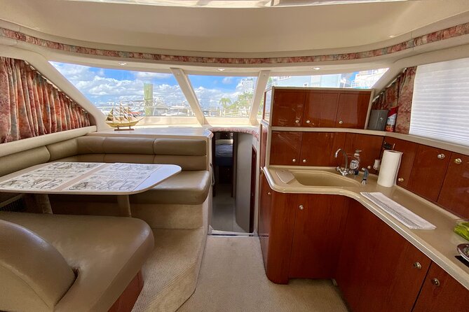 52' Yacht Rental in Miami Beach with Experienced Captain - The captain and crew make a real difference