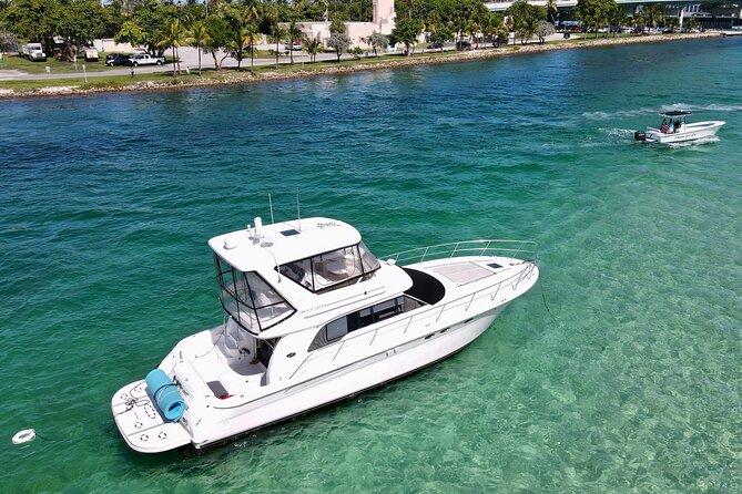 52' Yacht Rental in Miami Beach with Experienced Captain - Boat condition and comfort deserve direct questions