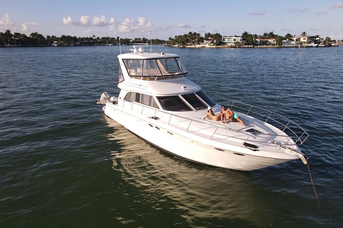 52' Yacht Rental in Miami Beach with Experienced Captain - Who will get the most from this charter