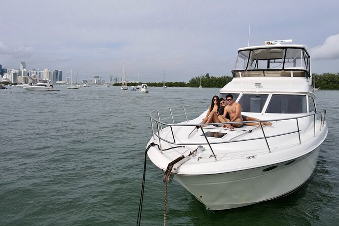 52' Yacht Rental in Miami Beach with Experienced Captain - Sandbars, islands, and swimming time