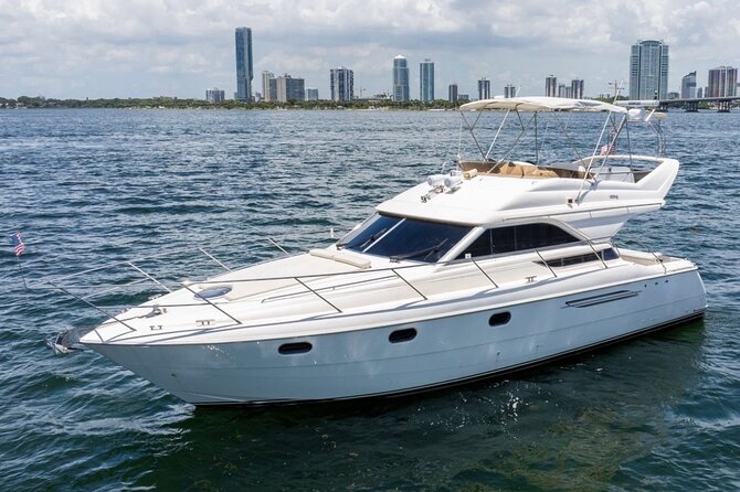 55ft + FREE HOUR Miami Yacht Rental 3 to 6 Hours 13 People - What the $349 yacht price really means