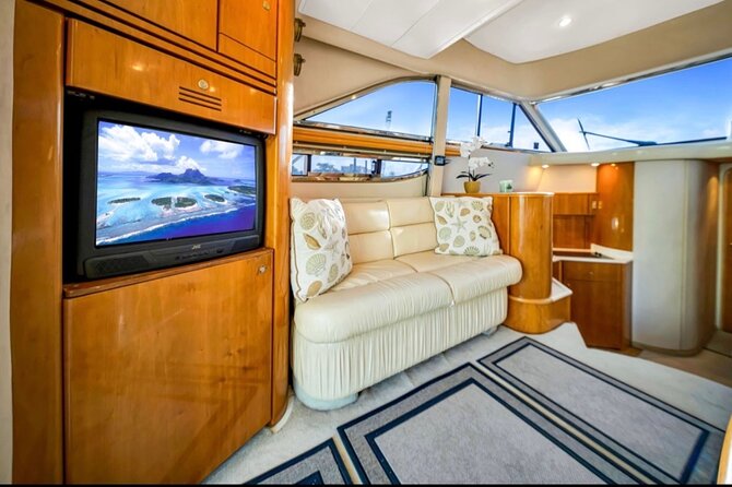 55ft + FREE HOUR Miami Yacht Rental 3 to 6 Hours 13 People - Group size, comfort, and who should book