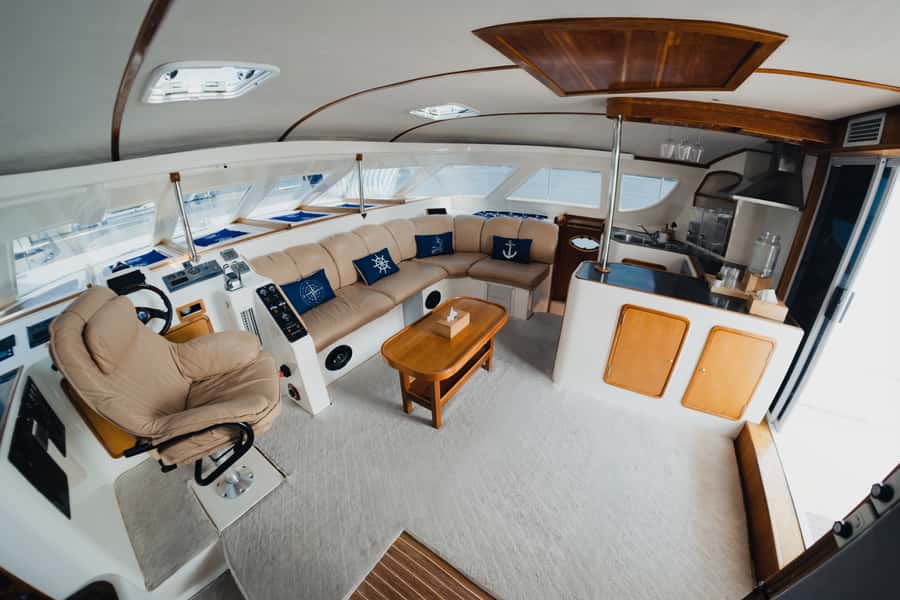 Abu Dhabi Yacht Charter: 2hour trip from 10:00AM to 12:00PM - A yacht, but check what is actually assigned
