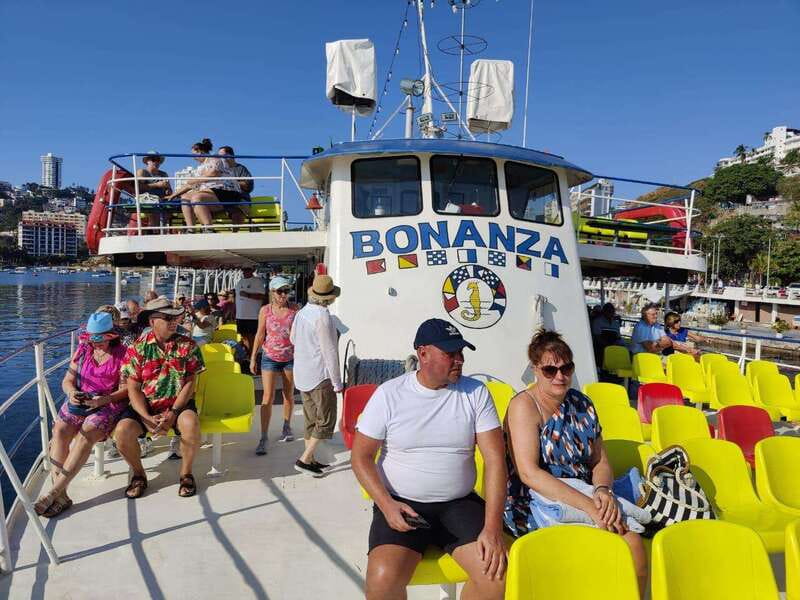 Acapulco: Sunset on Yacht Bonanza Tour - Life aboard Yacht Bonanza