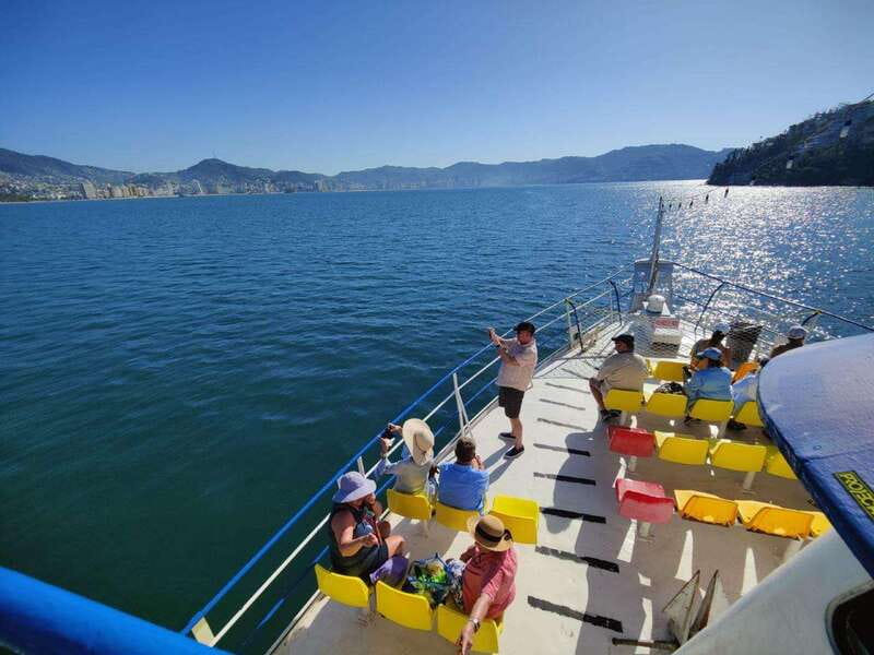 Acapulco: Sunset on Yacht Bonanza Tour - What the 60-minute pickup window means