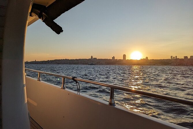 Afternoon Bosphorus Cruise Luxury Yacht with Professional Guide - Maiden’s Tower and the return toward Galata