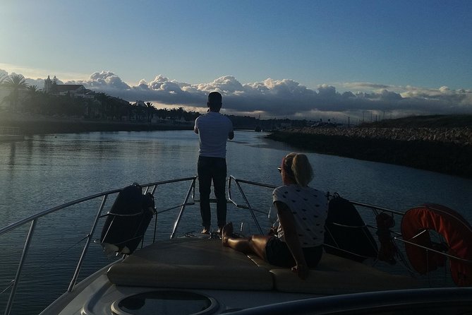 Afternoon yacht charter in lagos with drinks, tapas, paddle boards and kayak - Wine, tapas, and a comfortable yacht