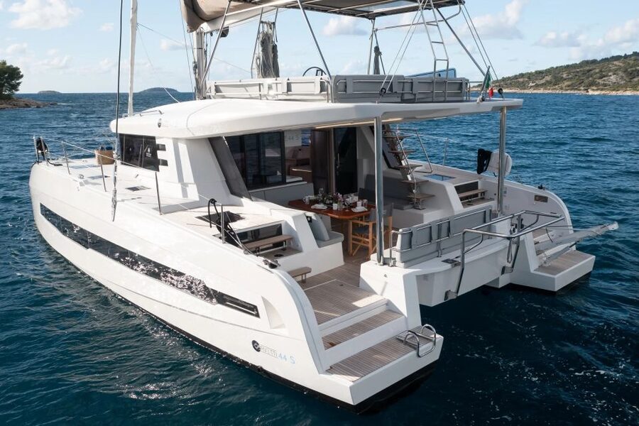 Albufeira: Algarve Half-Day Private Catamaran Charter - How the crew shapes the outing