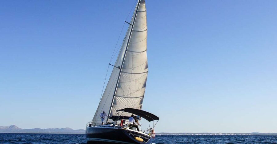 Alcudia: Sailing Yacht Excursion with Wine & Tapas - Who will enjoy this yacht outing