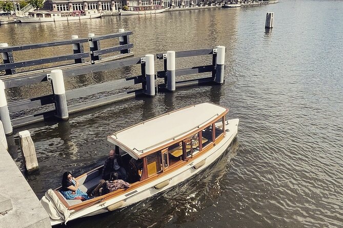 Amsterdam Breakfast Cruise on Private Luxury Boat - A luxury saloon boat with a personal feel