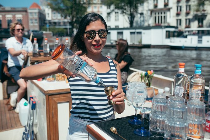 Amsterdam: Luxury Boat Cruise Unlimited Cocktails, Beers & Wines - Comfort in cold and rainy weather