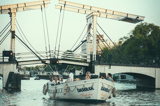 Amsterdam: Luxury Boat Cruise Unlimited Cocktails, Beers & Wines - A quiet route through central Amsterdam
