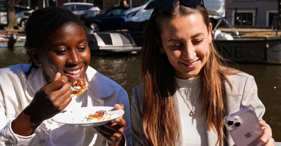 Amsterdam: Private Luxury Cruise with BBQ and Drinks - What the two-hour cruise is really like