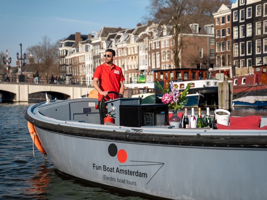 Amsterdam: Private Luxury Cruise with Drinks & Silent Disco - The first minutes on the water