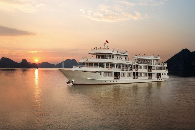 Bai Tu Long Luxury Cruise 2D/1N: Kayaking, Swimming, meals at pristine places - Kayaking around Vung Vieng fishing village