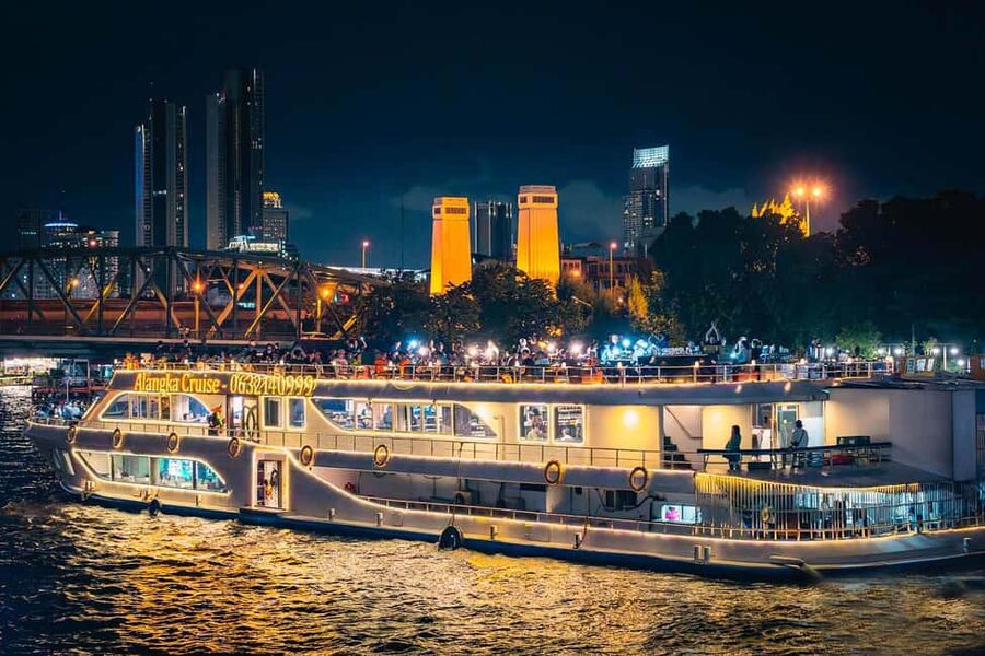 Bangkok: Alangka Luxury Cruise with Buffet and Live Music - Why the Chao Phraya is the real attraction