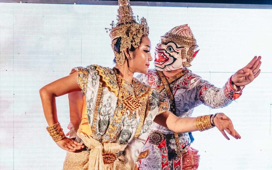 Bangkok: Alangka Luxury Cruise with Buffet and Live Music - Wat Pho and the Grand Palace after dark