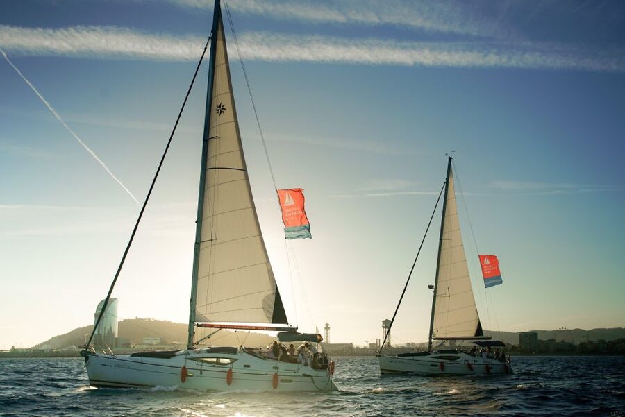 Barcelona: Helicopter Flight with Optional Yacht Cruise - Languages, group size, and the guide experience