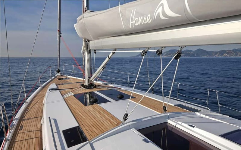 Barcelona: Luxury Sailing Experience from Port Olimpic - Port Vell and Barcelona’s coastal landmarks