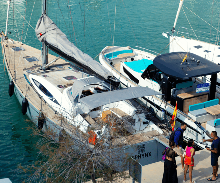 Barcelona: Luxury Yacht Private Sailing Tour - The first hour: Barcelona from the sea