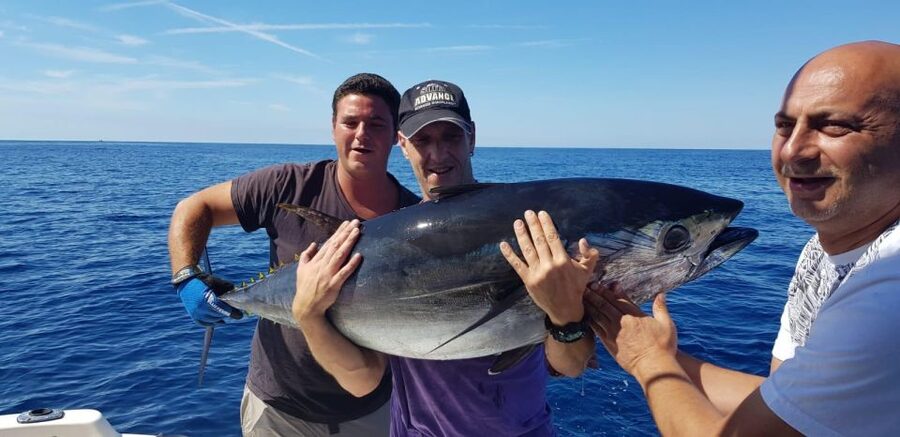 Barcelona: Privat fishing trip in a yacht - Chasing Tuna Off the Maresme Coast
