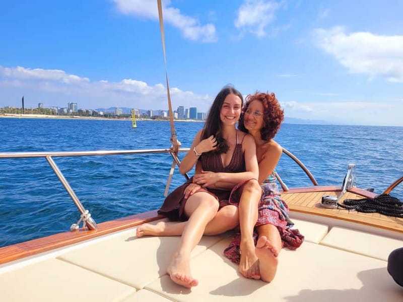 Barcelona: Private Classic Yacht Tour with Drinks - Swimming, snorkeling, and time on the water