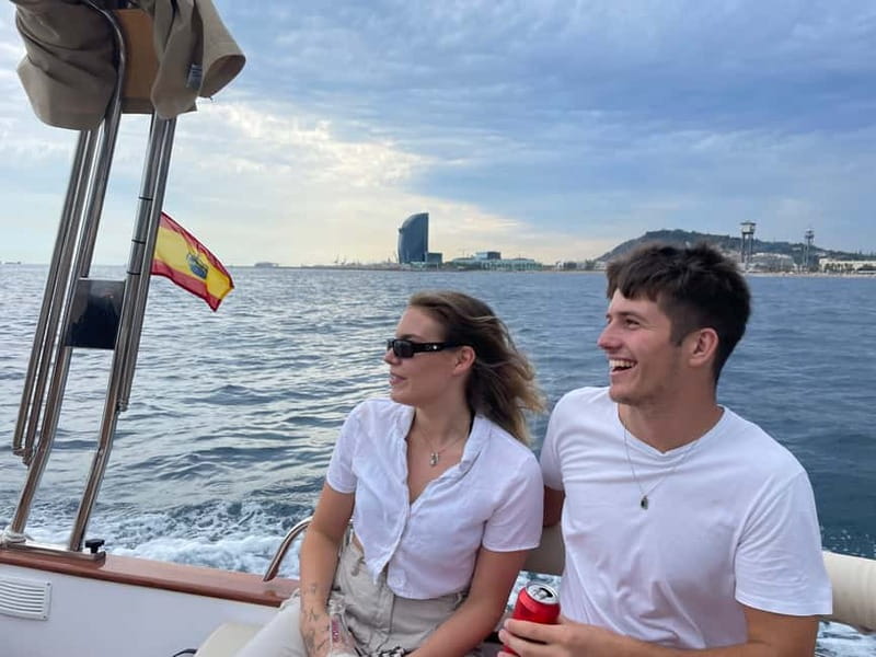 Barcelona: Private Classic Yacht Tour with Drinks - Drinks, music, and the small details